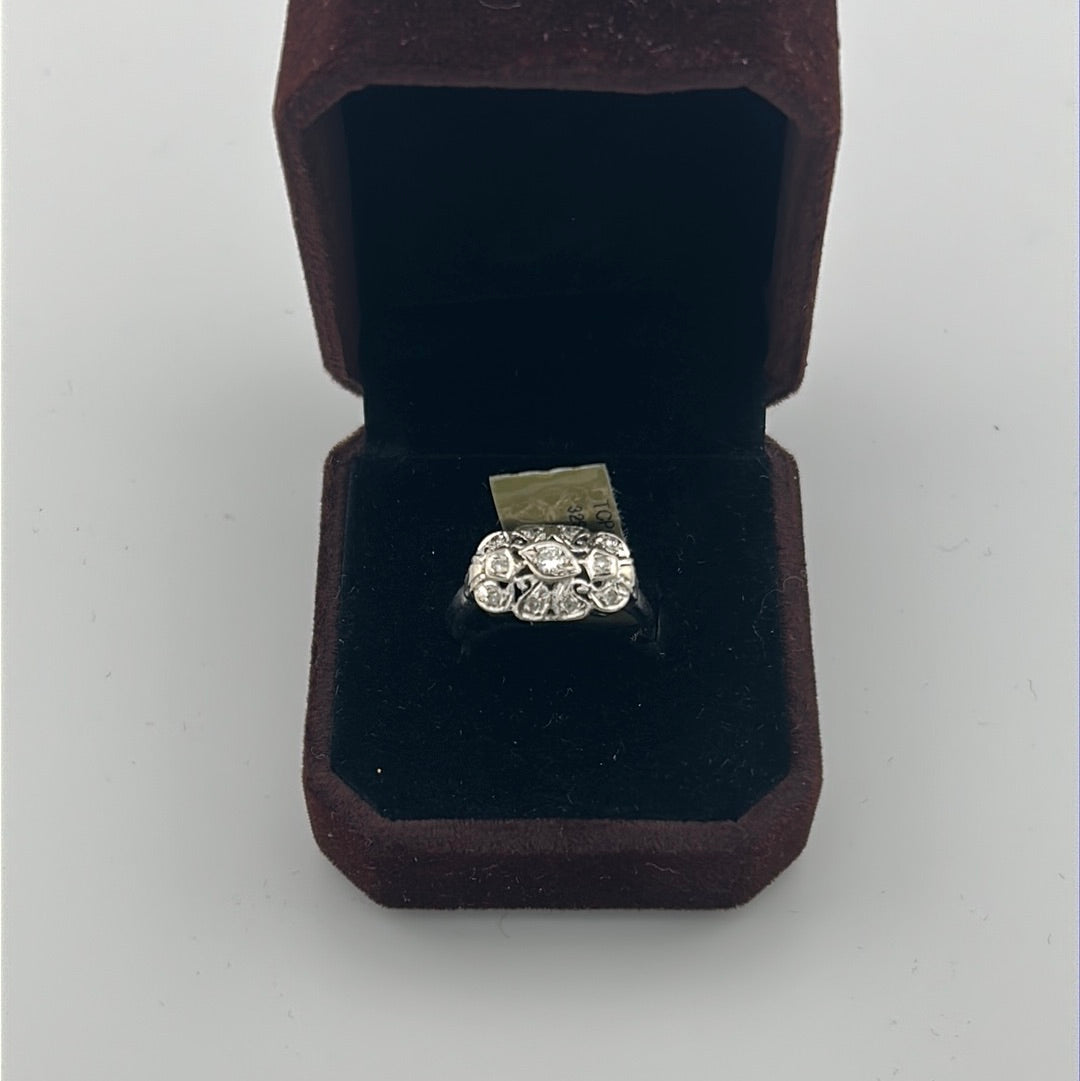 Ladies White Gold Vintage Cocktail Ring