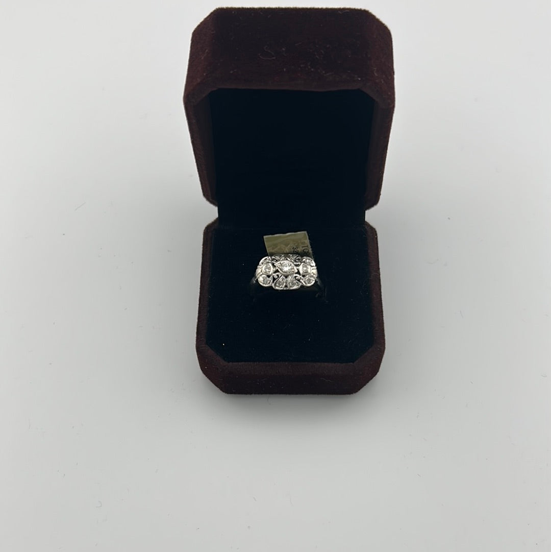 Ladies White Gold Vintage Cocktail Ring